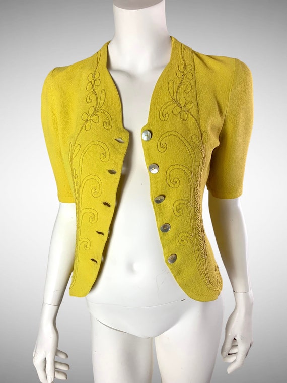 Early 40s chartreuse yellow/green crepe top, with… - image 1