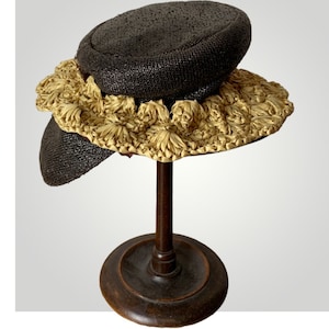 1940s brown & cream straw hat with ‘snood’.