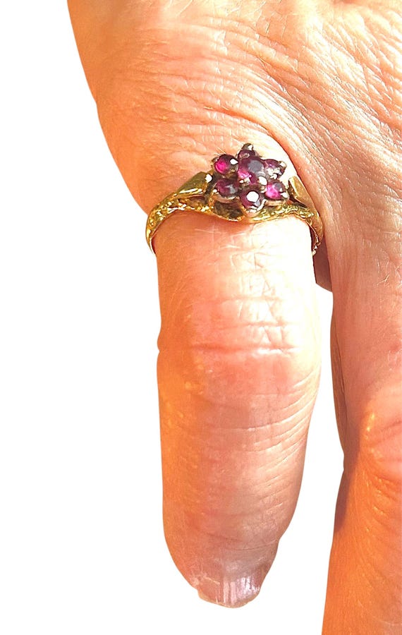 Pretty 18ct gold & ruby ring, engraved, vintage. - image 3