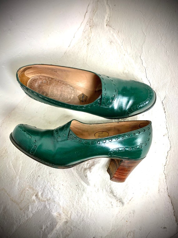 Late 30/40s green leather ladies shoes