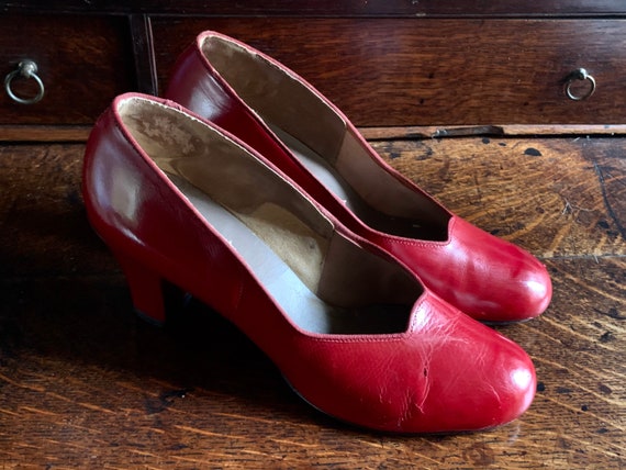 1940s red leather high heel shoes
