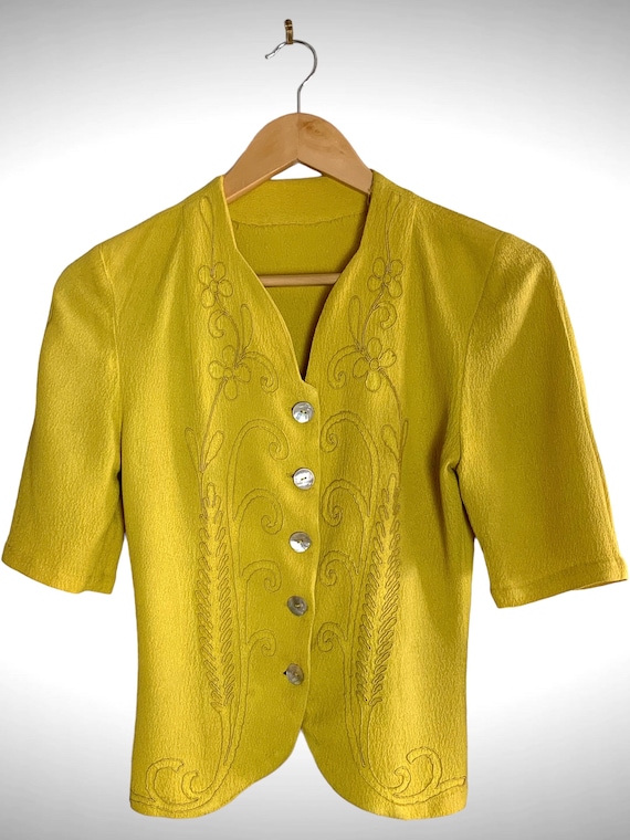 Early 40s chartreuse yellow/green crepe top, with… - image 7
