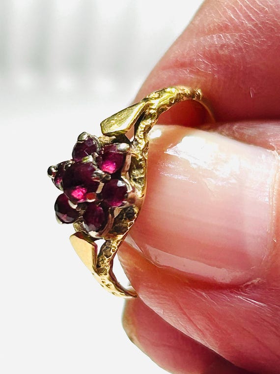 Pretty 18ct gold & ruby ring, engraved, vintage. - image 1