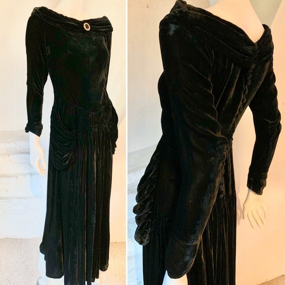 1940s 'Hollywood'....Lush black velvet evening gow