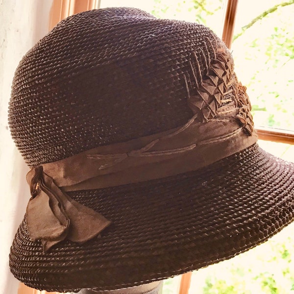 Original 1920s Brown Straw Cloche hat with wheatsheaf trim.