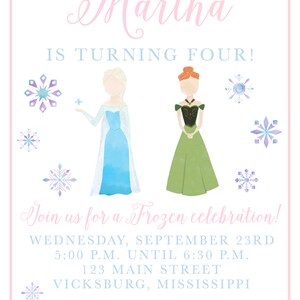 Pode incluir: Um convite de anivers&aacute;rio com tema Frozen para uma menina chamada Martha que est&aacute; completando quatro anos. O convite apresenta ilustra&ccedil;&otilde;es de Elsa e Anna do filme Frozen, flocos de neve e o texto "Junte-se a n&oacute;s para uma celebra&ccedil;&atilde;o Frozen!" O convite inclui a data, a hora e o local da festa.