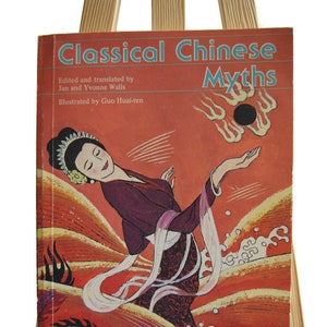 Vintage Classical Chinese Myths Edited and Translated by Jan and Yvonne Walls Illustrated by Guo Huai-ren Hongkong 1984 Forty Stories