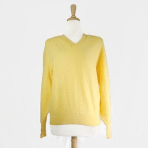 Vintage White Ram Long Sleeves Yellow Sweater Acrylic and Wool / V-Neck Sweater Pullover