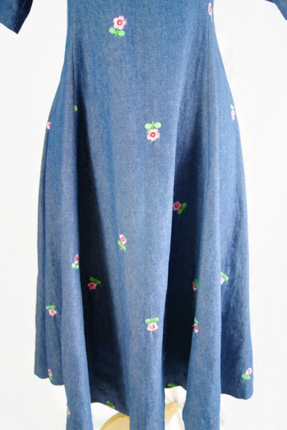 Vintage Denim Floral Embroidered Dress Women's Ha… - image 5