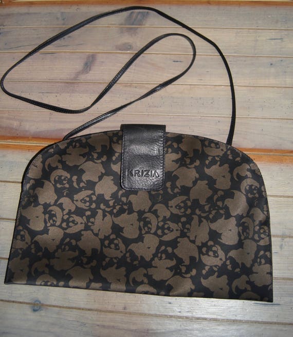 BAS I C  by  k R I Z I A   バッグ DAYPACK ROUGH – ISSEY MIYAKE ONLINE STORE