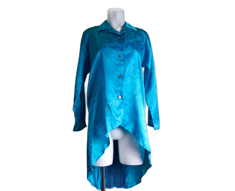 Vintageblå blus med knappar framtill: Långärmad vadderad axelskjorta bild 1