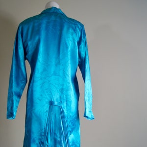Vintageblå blus med knappar framtill: Långärmad vadderad axelskjorta bild 4