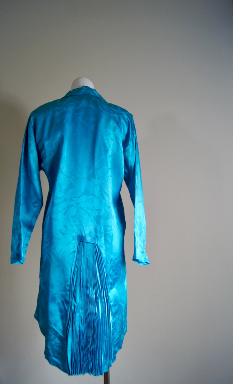 Vintageblå blus med knappar framtill: Långärmad vadderad axelskjorta bild 4