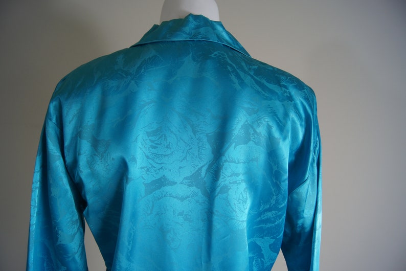 Vintageblå blus med knappar framtill: Långärmad vadderad axelskjorta bild 5