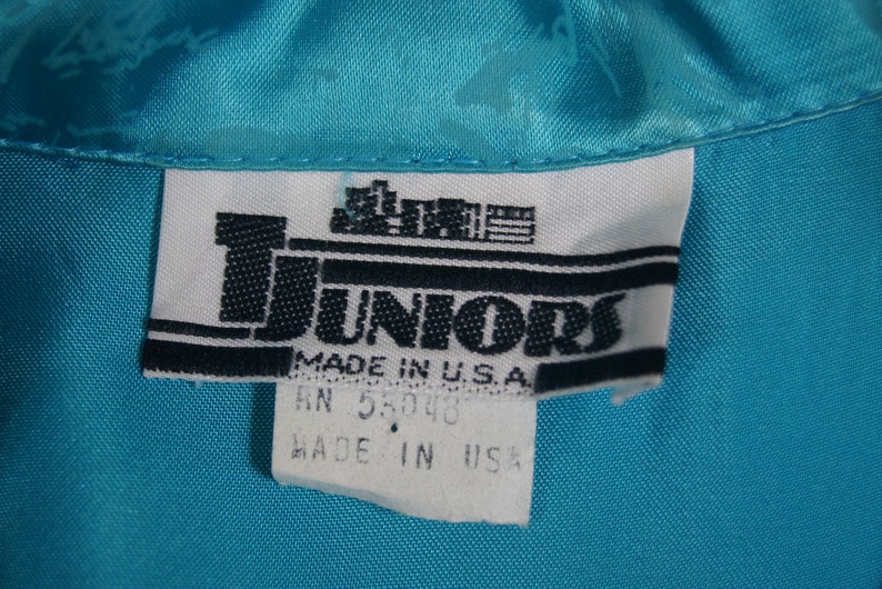 Vintageblå blus med knappar framtill: Långärmad vadderad axelskjorta bild 7