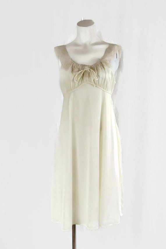 Vintage Val Mode Lingerie Cream Nightgown