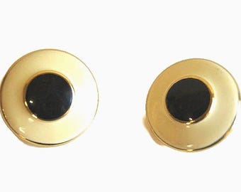 Vintage Monet steekoorbellen knop emaille sieraden ondertekend crème goud zwart jaren 1980 rond kostuum