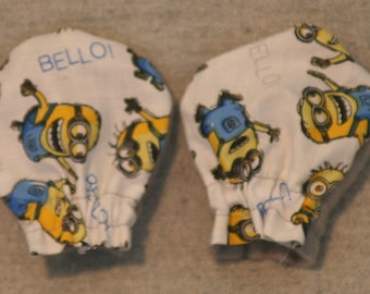 Despicable Me Minions "BELLO" Light Weight No-Scratch Baby Mittens "FREE Domestic SHIPPING"