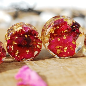 Red Rose Flower Plugs, Gold Floral Ear Gauges, Botanical Ear Plugs, Romantic Flower Stretchers, Red Wedding Plugs