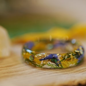 Sunflower and blue cornflower resin ring with green moss, gold flakes and  crushed abalone shells