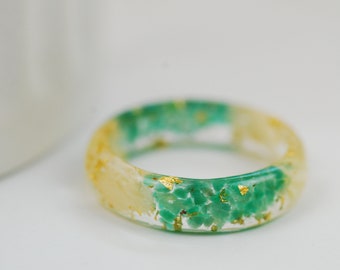 Anello di smeraldo verde con fiori bianchi, Anello di pietra portafortuna di maggio, Anello di smeraldo naturale, Anello di fiori di fidanzamento, Regalo Gemelli per le donne, Per lui