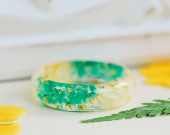 Natürlicher Smaragd Ring mit weißen Blumen, Mai Geburtsstein Ring, grünes Smaragd Band, Blumen Verlobungsring, Zwilling Geschenk für Frauen, für ihn