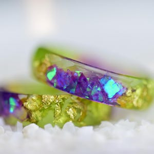 Bague en résine irisée vert violet, bagues aurore boréale, bagues fée magique, bagues scintillantes pour femme, cadeaux faits main pour Noël