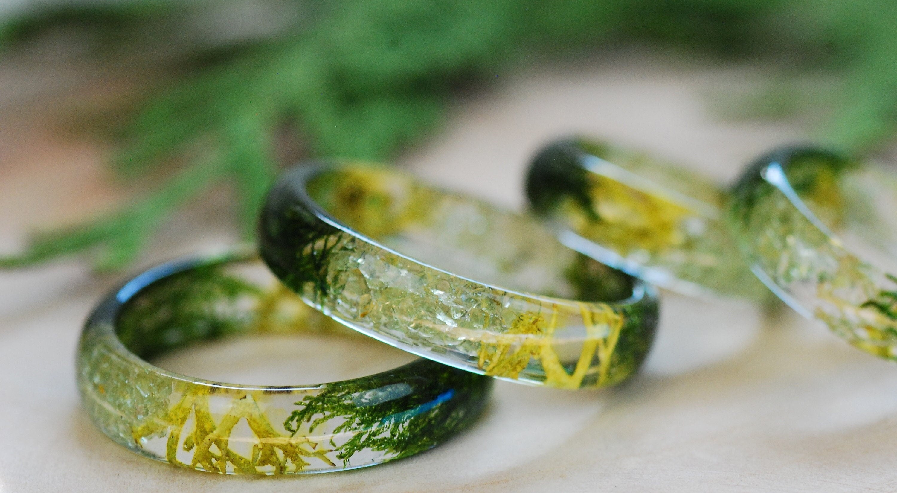 Bague peridot avec pierres precieuses bague en resine verte inspiree de la nature bague avec pierre de naissance d aout bague elfe botanique cadeau de randonnee pour homme Etsy France