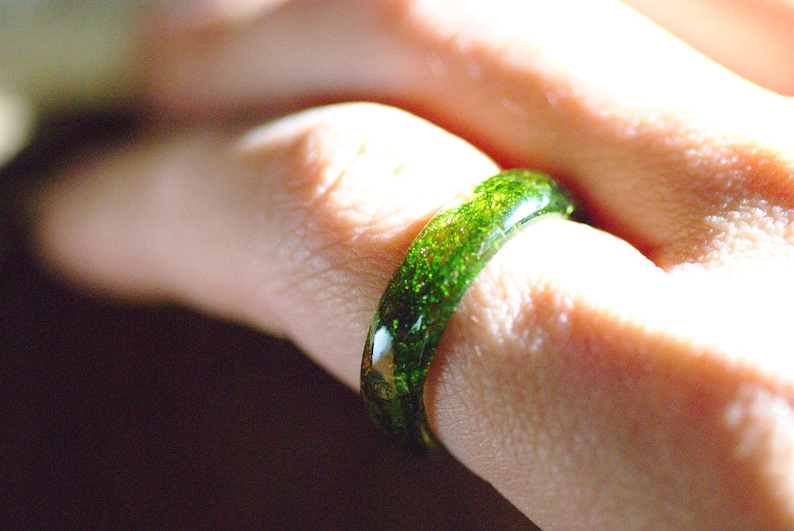 Real Moss Ring, Nature Ring, Green Moss Resin Ring, Hiking jewelry, Real Plant ring, Botanical Forest Jewelry, Forest Lover Gift image 5