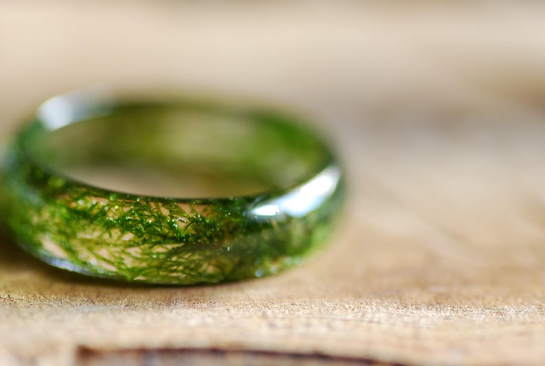 Real Moss Ring, Nature Ring, Green Moss Resin Ring, Hiking jewelry, Real Plant ring, Botanical Forest Jewelry, Forest Lover Gift image 3