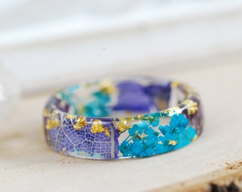 Anello in resina floreale con petali blu, anello floreale pressato viola, anelli di fiori selvatici naturali, gioielli botanici, regalo per la festa della mamma