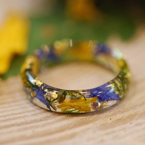 Bague florale en résine avec tournesols, bague fleur pressée bleue, bagues fleurs sauvages, bijoux botaniques, bijoux vraies fleurs, cadeau fête des mères image 2