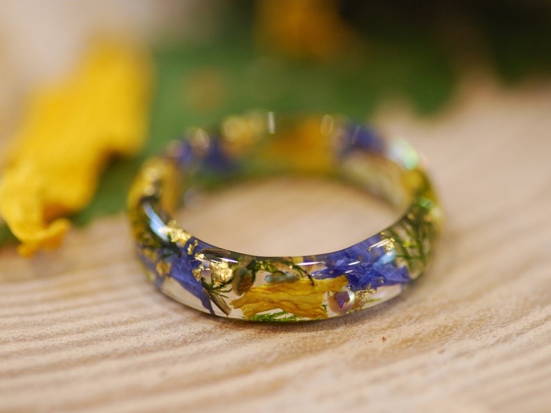 Bague florale en résine avec tournesols, bague fleur pressée bleue, bagues fleurs sauvages, bijoux botaniques, bijoux vraies fleurs, cadeau fête des mères image 2