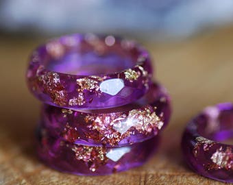 Bague empilable violette avec flocons d'or, bague en résine minimaliste, bague lumineuse pour femme, bague or violet, bagues faites main pour elle