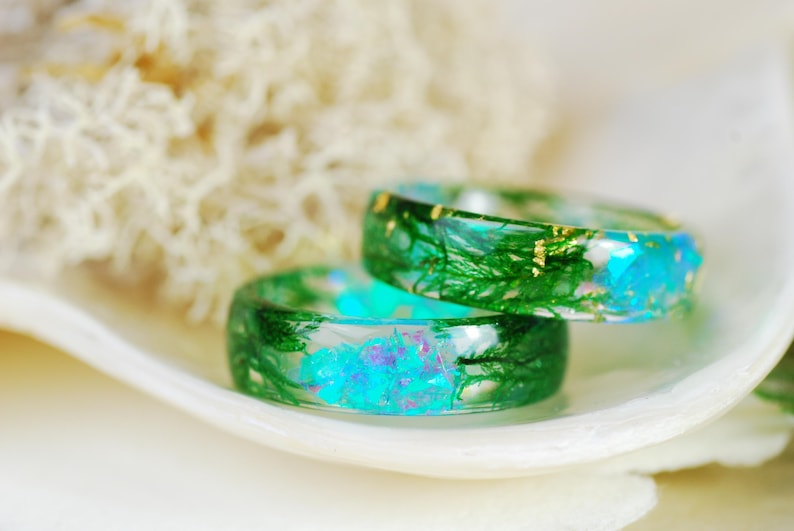 Aurora Effect ring made with halographic paper encapsulated in resin with green moss