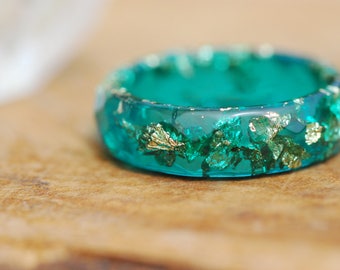 Emerald Green Resin Ring with Gold Flakes, Faceted Stacking Ring, Modern Minimalist Ring, Resin Jewelry, Gift for Women