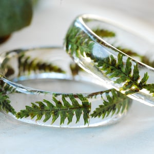 Ring echte varenhars, natuursieraden, bosring voor mannen, ring met gedroogde planten voor vrouwen, varensieraden, botanische duimring, sprookjesstijl