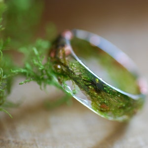 Moss Ring with Copper Flakes, Terrarium Green Ring, Nature Resin Ring, Forest Ring, Magic Fairy Ring, Botanical Fall Jewelry, Gift for Her image 3