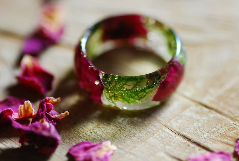 Statement Rose Flower Ring, Floral Nature Resin Ring, Natural Moss Ring, Red Rose Romantic Ring, Pressed Flower Ring, image 3