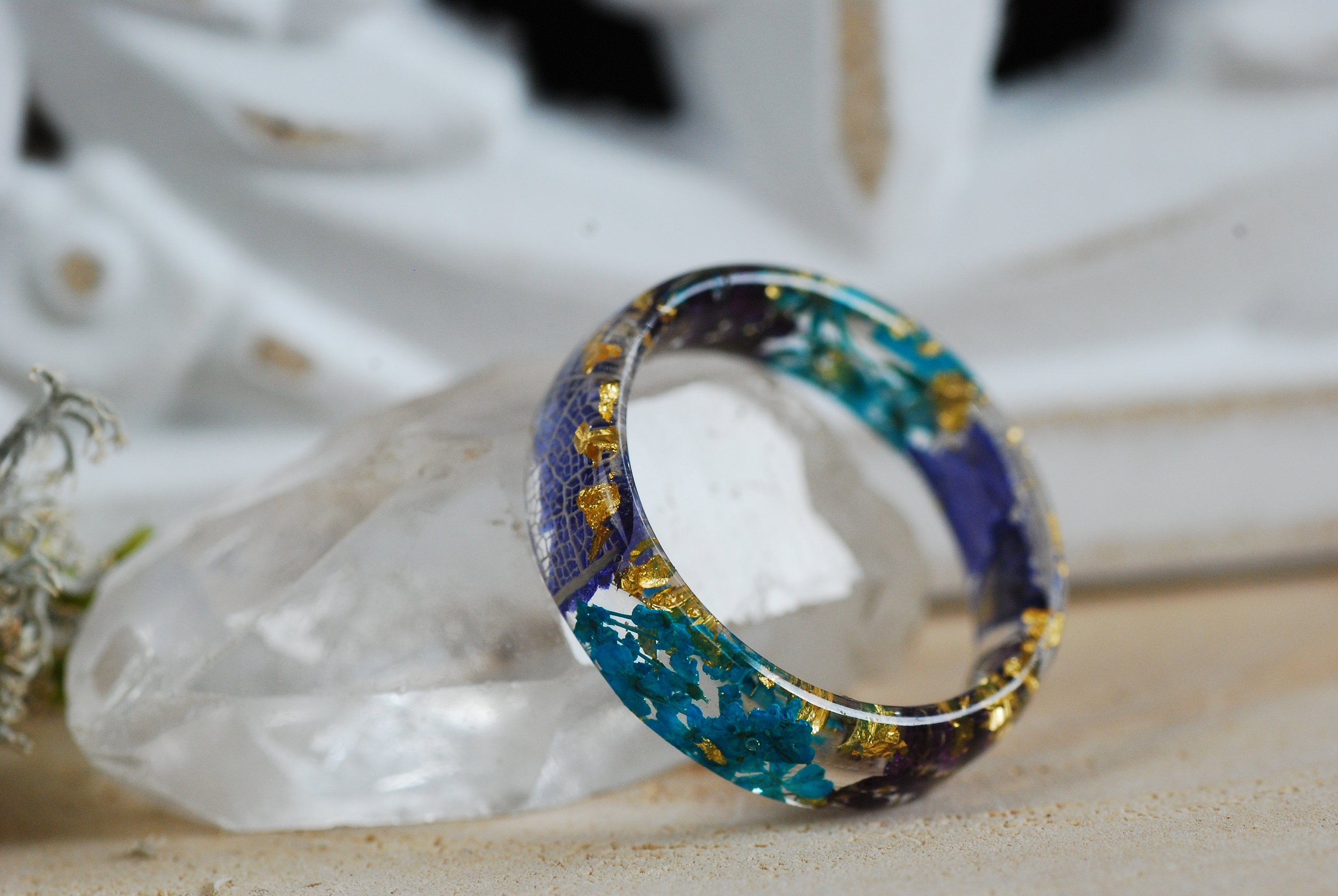 ブルーフラワー樹脂リング、7月の誕生花リング、ラークスパー押し花