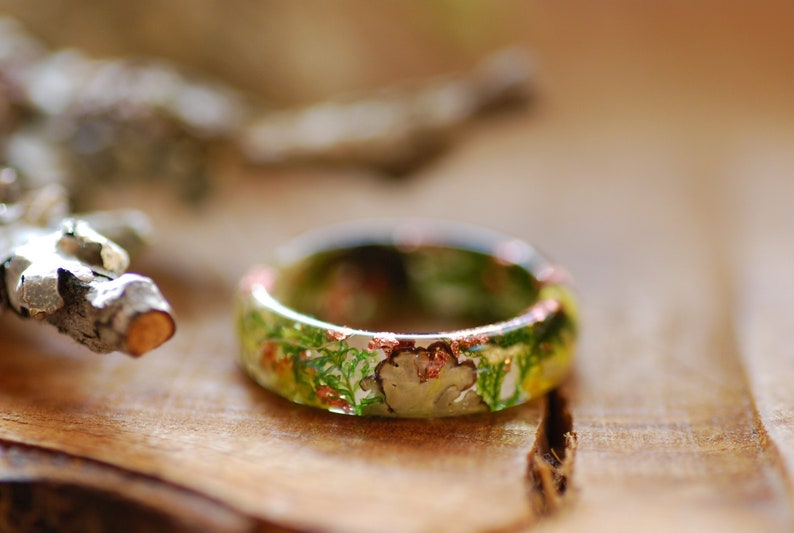 This ring is made with green moss, light green and yellow lichen specimens from forest. Made of clear resin and copper flakes