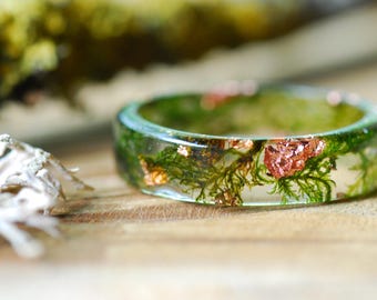 Real Plant Moss Ring with Copper Flakes, Green Moss Resin Ring, Nature Inspired Moss Jewelry, Wedding Band Ring, Mountain Lover Gift