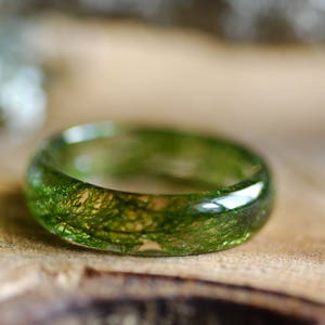 Real Moss Ring, Nature Ring, Green Moss Resin Ring, Hiking jewelry, Real Plant ring, Botanical Forest Jewelry, Forest Lover Gift image 6