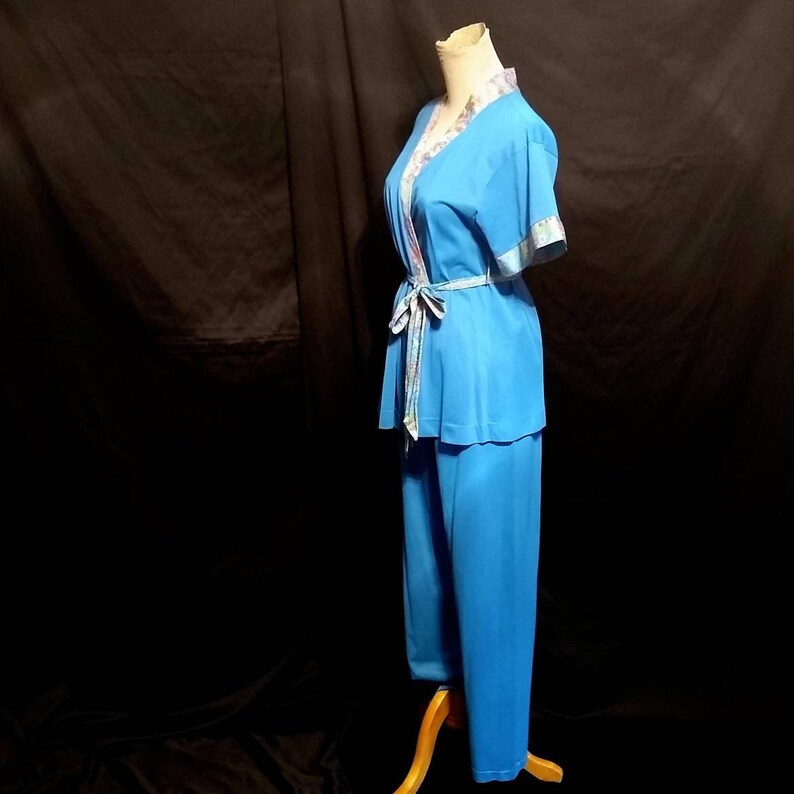 Vtg 60s Flower Power Turquoise Nylon Pajama Set Sz M Vintage 1960s Gossard Wrap Around Belted Robe PJ Top /& Matching Bottoms Size Medium