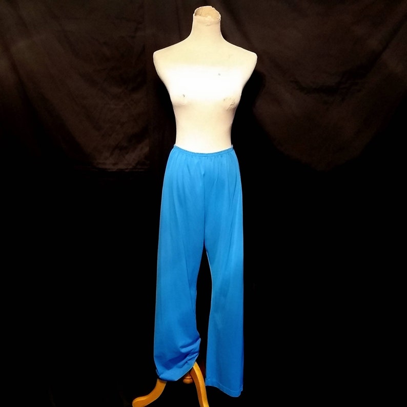 Vtg 60s Flower Power Turquoise Nylon Pajama Set Sz M Vintage 1960s Gossard Wrap Around Belted Robe PJ Top /& Matching Bottoms Size Medium