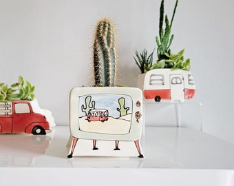 Small planter TV vintage. Green television ceramic planter, with image of cactus and orange Westafalia. Unique planter. Perfect cute gift!