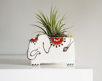 Small white elephant planter. Perfect cactus or succulent planter. Unique planter! Mini ceramic planter. Cute elephant planter