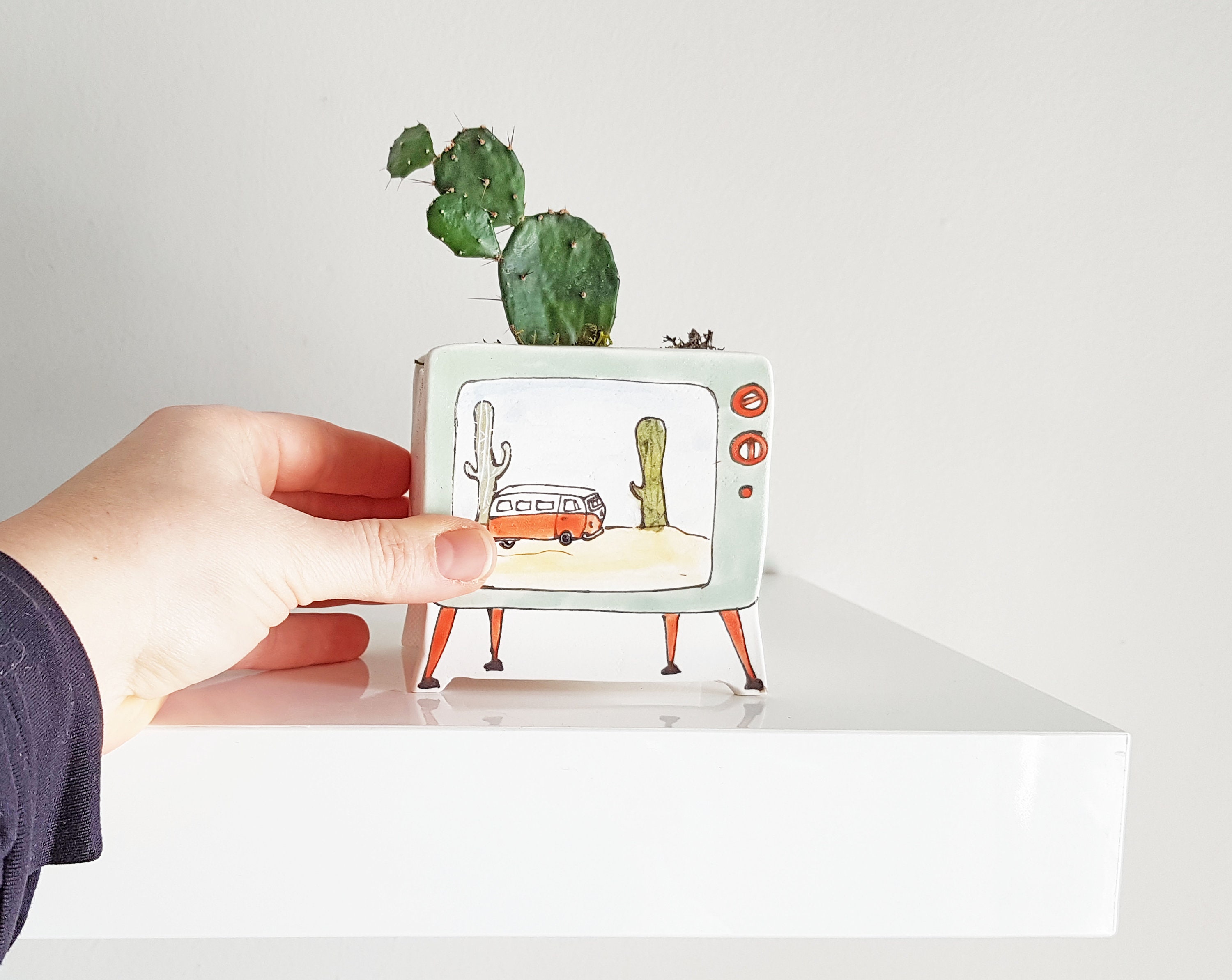 Cache-Pot Tv Vintage Vert en Céramique. Vieux Télévieur avec Image de Cactus et Westfalia Orange. Va