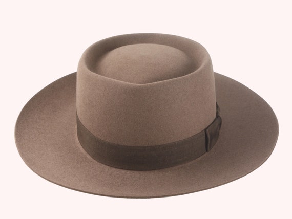 TAUPE FELT HAT WITH ROUNDED SHAPE, CHILD TAUPE FELT HAT WITH ROUNDED SHAPE, CHILD