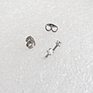 Boucles d'oreilles à tige en titane, boucles d'oreilles en pierres précieuses en zircone cubique en 3 tailles Clous de cartilage 21 g pour homme ou femme Goujon simple ou paire image 6